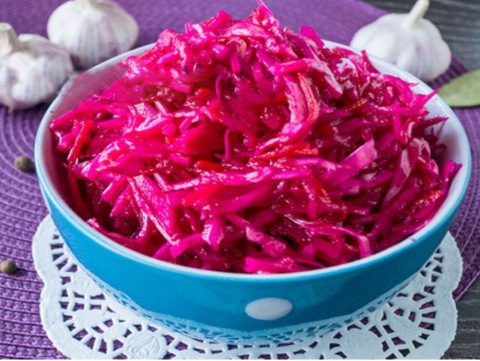 Квашеная капуста с свеклой и морковью: секреты зимней закуски