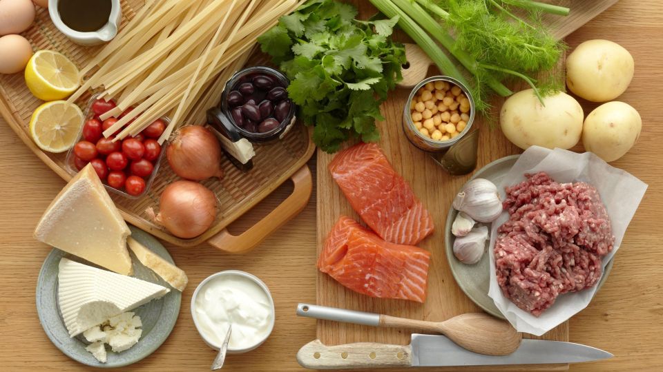 Чтобы потом не разориться: эти продукты к новогоднему столу лучше купить заранее