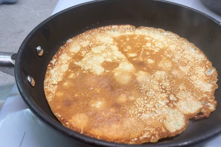 Вкус многих удивит: добавьте всего один ингредиент в тесто для блинов