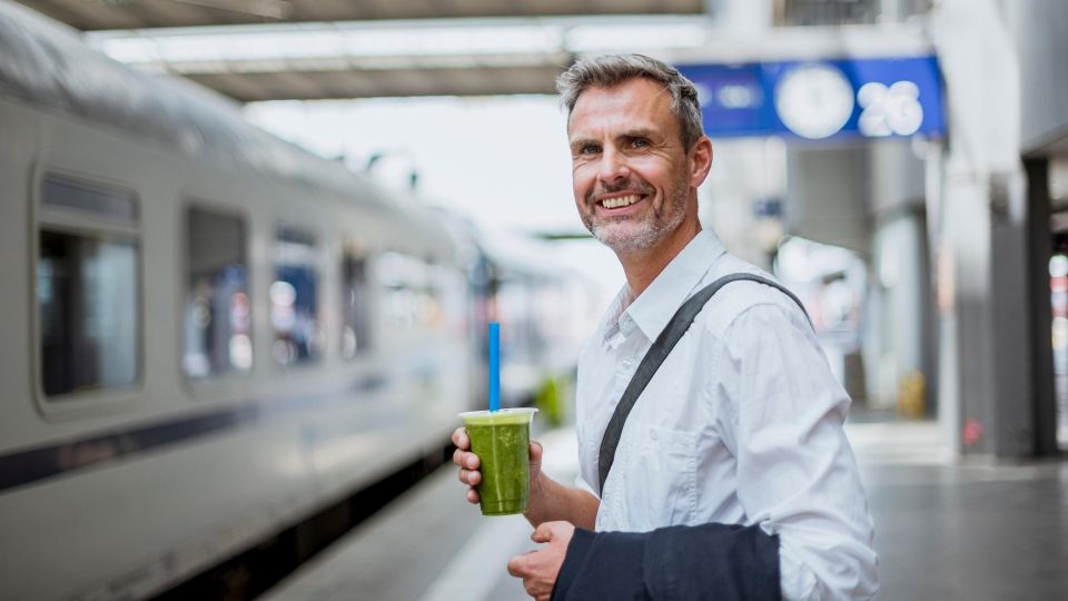 Рубашка станет белоснежной и больше не помнется: спасет «бабушкина» хитрость