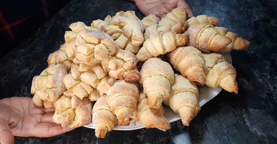 Нежные творожные рогалики и хрустящее печенье "Гусиные лапки" для домашнего чаепития