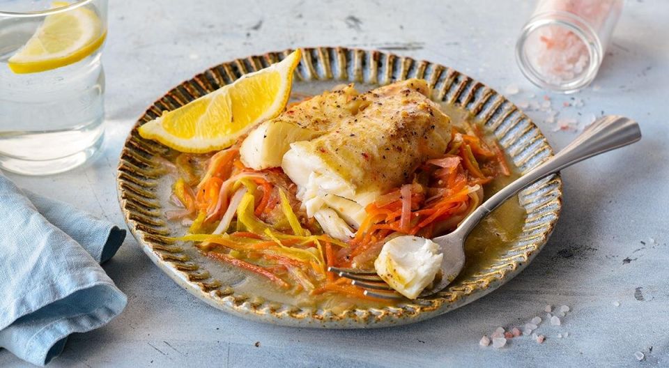 Необычная треска в фольге: простой рецепт с морковью и пореем