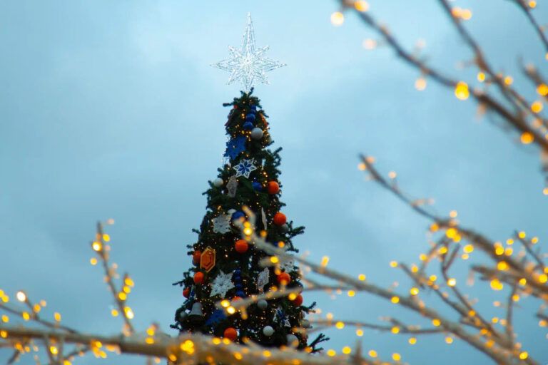 Новогодние праздники под угрозой: поворот к ценностям