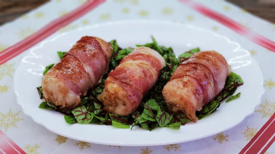 Нежные куриные рулетики с сыром и беконом: готовим с удовольствием