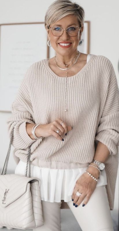 Стиль и уют: как вязаная мода помогает дамам 50+ выглядеть неотразимо