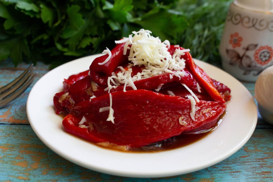 Как легко сделать маринованные сладкие перцы с чесноком: вкусно и просто