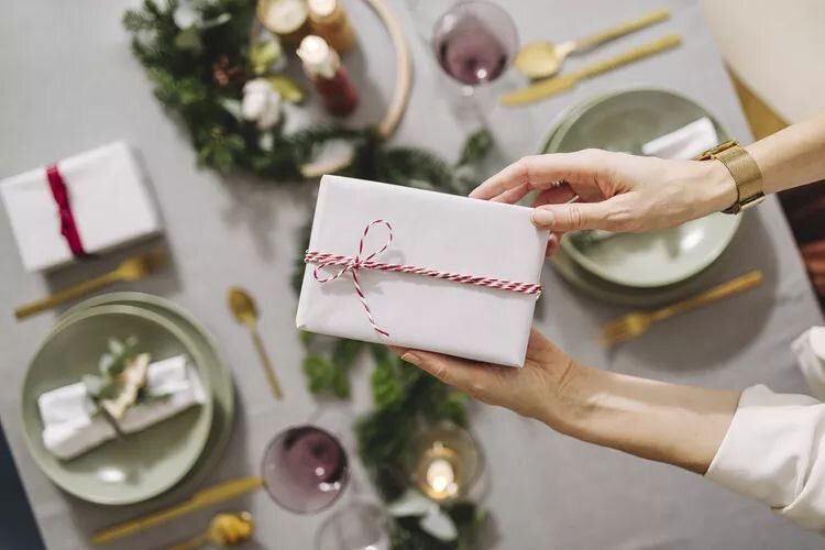Подарки на праздник в последний момент: как избежать неловкости?