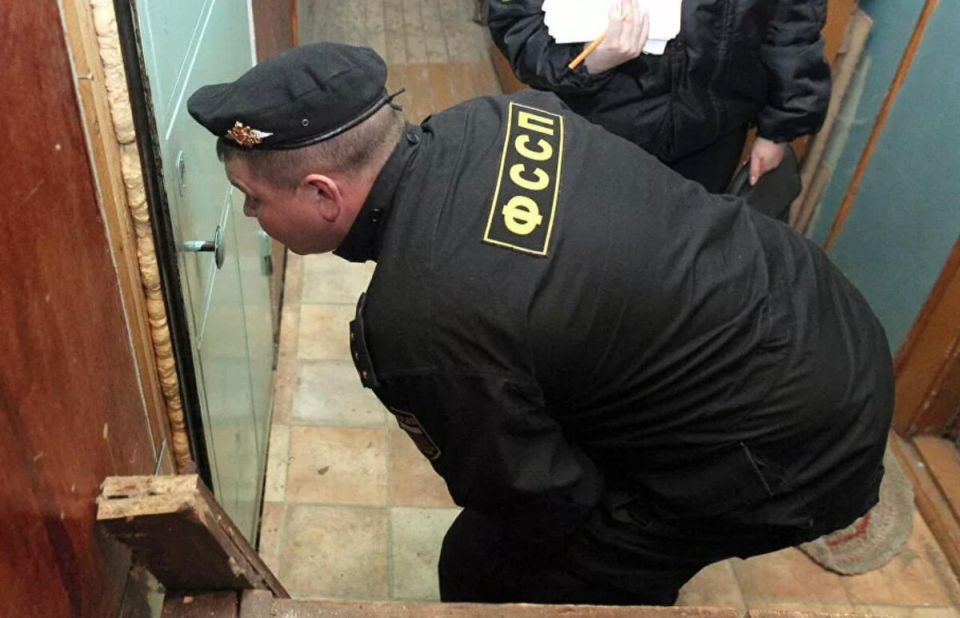 Как судебные приставы находят должников: прописка или фактическое место жительства?