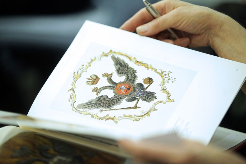 Новый закон: кресты на гербе России получили официальное закрепление