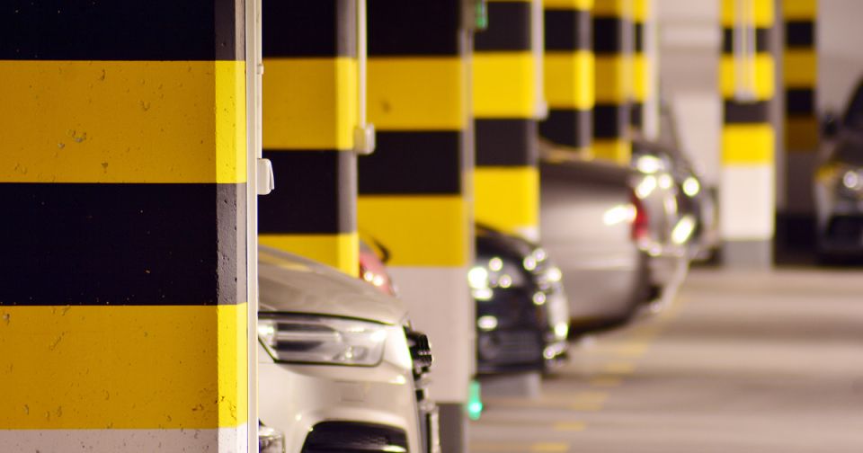 Наказание для управляющих организаций за самовольные розетки в паркингах