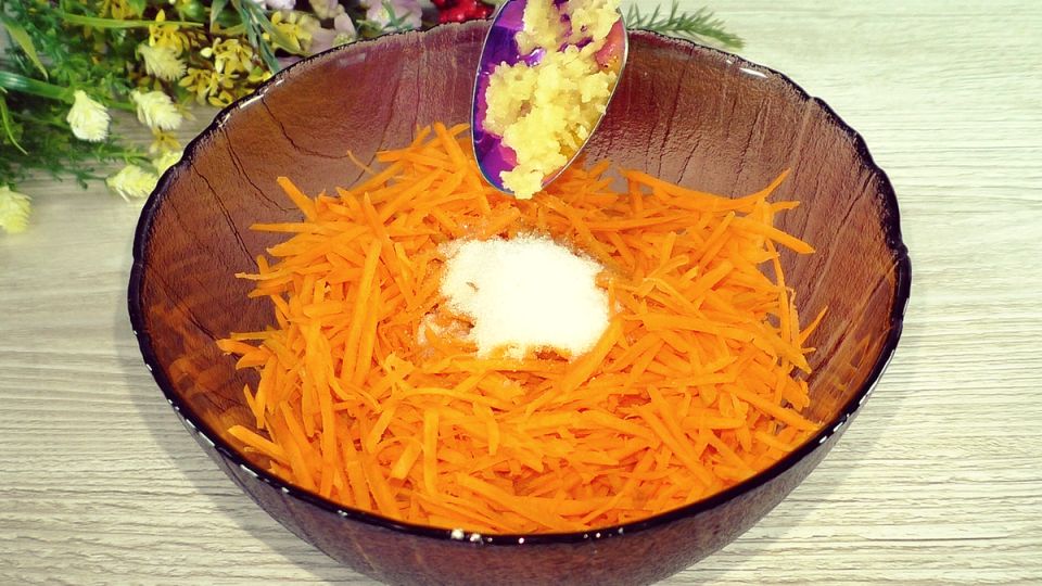 Кулинарная радость: как приготовить морковь по-корейски вкуснее и дешевле