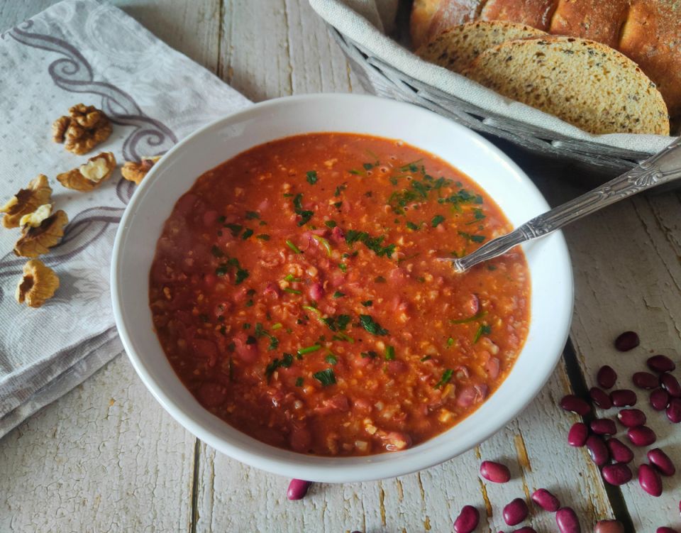 Лобахашу: ароматный грузинско-армянский суп из красной фасоли