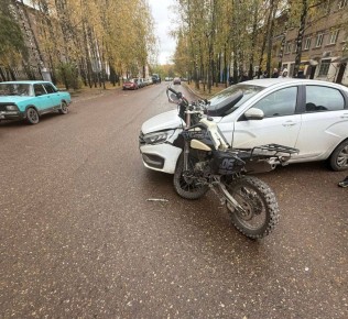 Жесткое ДТП с питбайком произошло возле здания Автотранспортного колледжа