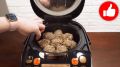 Наслаждайтесь мясными котлетами с грибами и кашей на гарнир