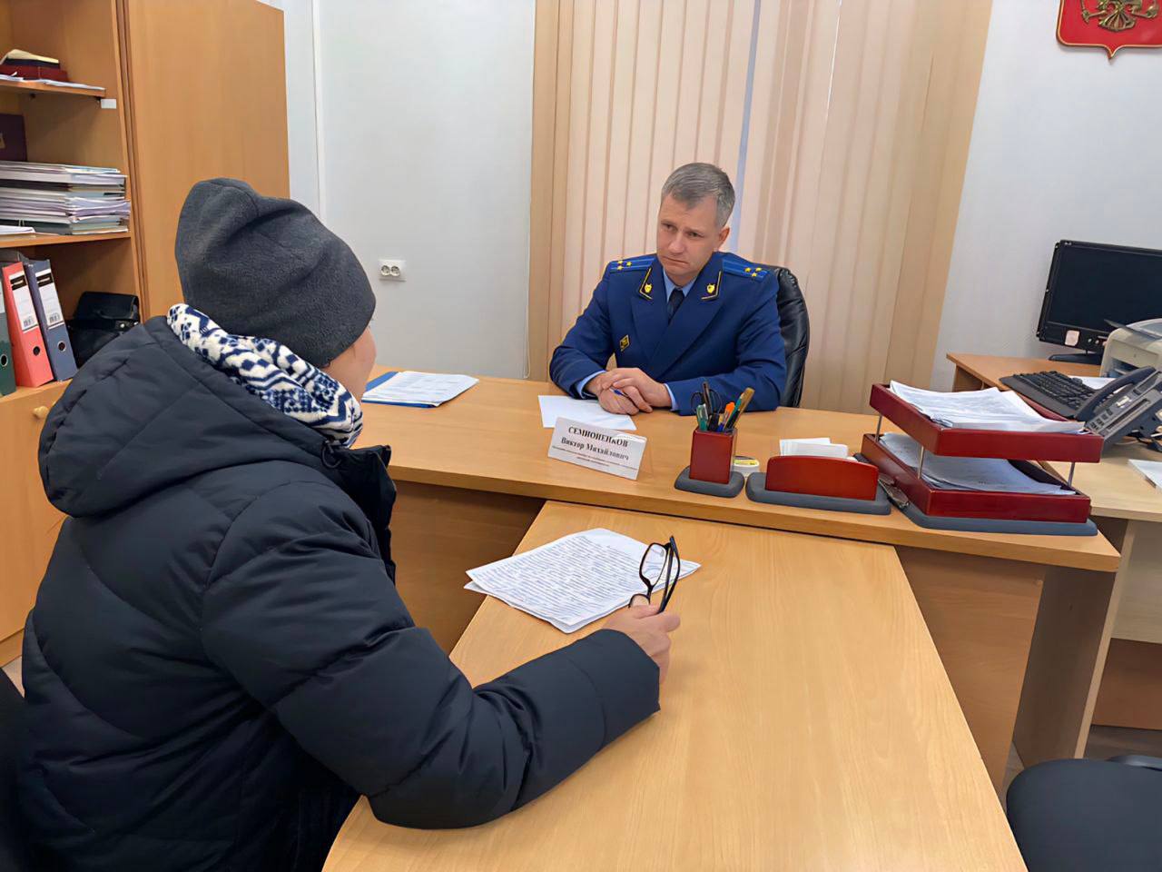 Начальник отдела по надзору за следствием, дознанием и оперативно-разыскной деятельностью в ходе работы мобильной приемной Семионенков В.М. провел личный прием жителей Велижского муниципального округа Начальник отдела по надзору за следствием, дознанием и оперативно-разыскной деятельностью в ходе работы мобильной приемной Семионенков В.М. провел личный прием жителей Велижского муниципального округа