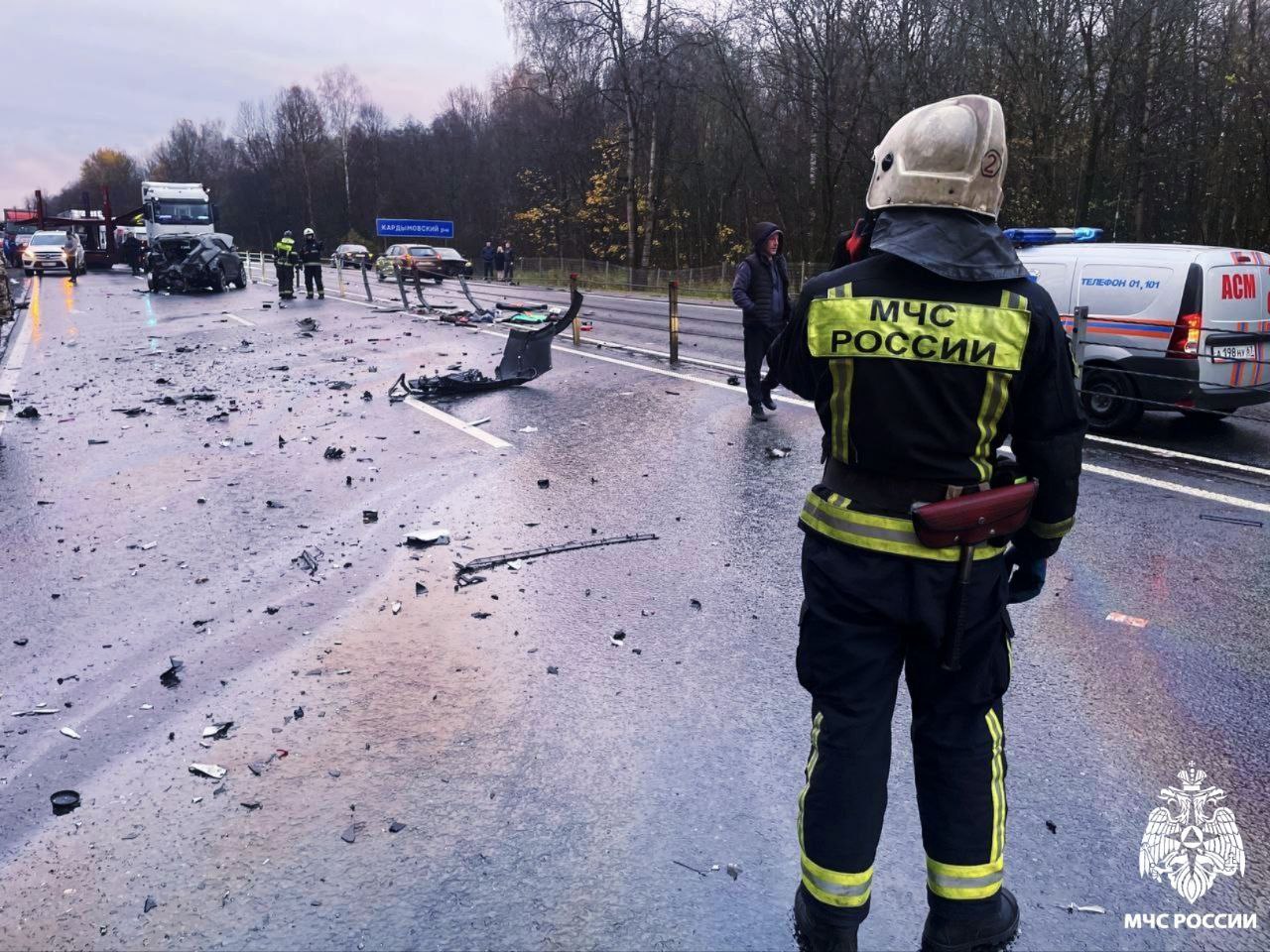 В 17 часов на 365-м километре федеральной трассы М-1 Смоленского округа произошло дорожно-транспортное происшествие, столкнулись два легковых автомобиля В 17 часов на 365-м километре федеральной трассы М-1 Смоленского округа произошло дорожно-транспортное происшествие, столкнулись два легковых автомобиля