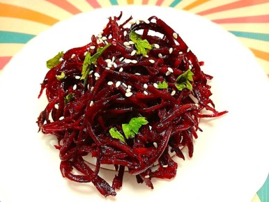 Свекла по-восточному: закуска, полная хрустящей свежести и яркого аромата