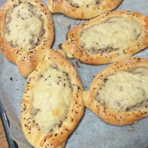 Турецкие пиде: открытые пироги с оригинальными начинками, которые стоит попробовать