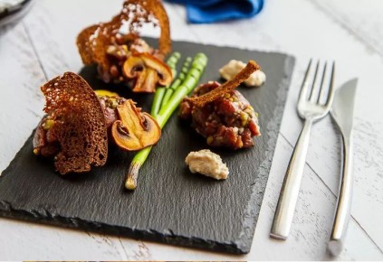 Тартар из говядины: классика, пересмотренная с изюминкой