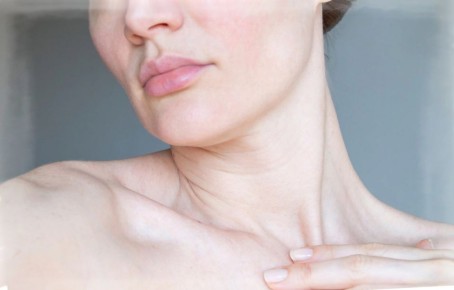 Три секретных упражнения для омоложения шеи и декольте в домашних условиях