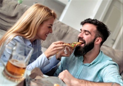 Как пара обманула кафе и безнаказанно ушла с едой