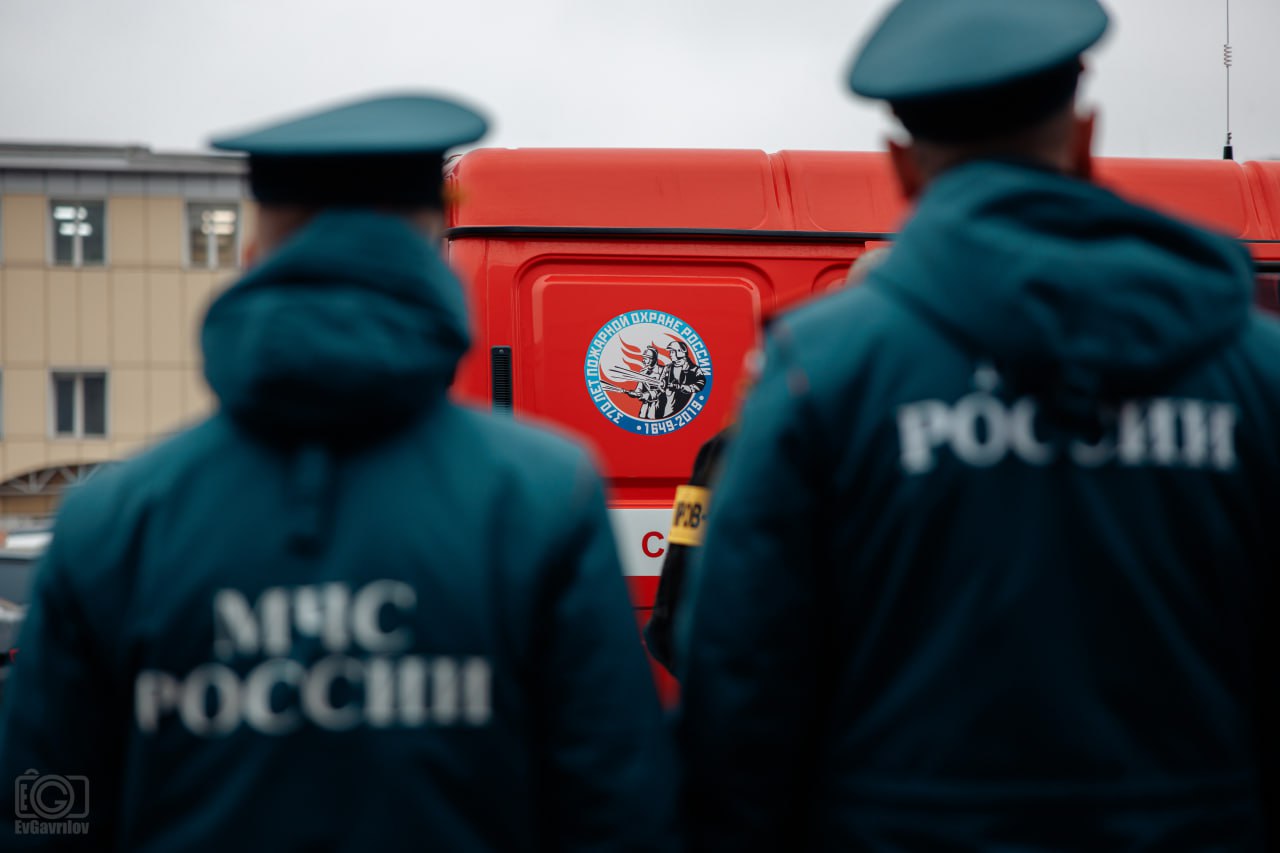 И без дыма и без огня:. Смоленские спасатели отработали ликвидацию условного возгорания в ТРЦ "Галактика", эвакуировав из задымленного помещения пострадавших оперативно, шустро, а главное - безумно фотогенично Еще одни мои... И без дыма и без огня:. Смоленские спасатели отработали ликвидацию условного возгорания в ТРЦ "Галактика", эвакуировав из задымленного помещения пострадавших оперативно, шустро, а главное - безумно фотогенично Еще одни мои...