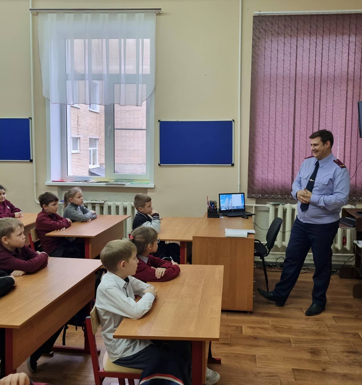 В преддверии Дня народного единства офицеры СК России провели познавательное мероприятие для школьников В преддверии Дня народного единства офицеры СК России провели познавательное мероприятие для школьников