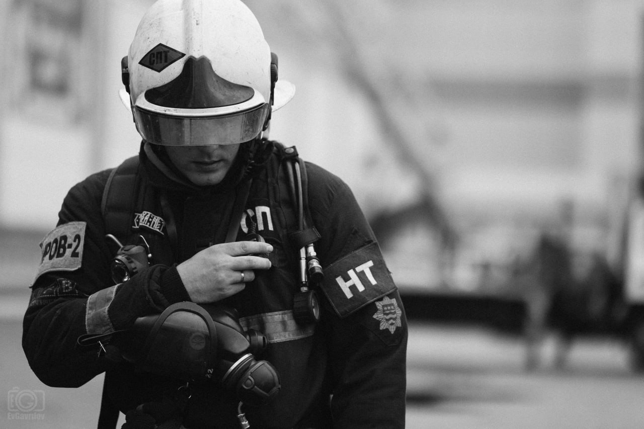 И без дыма и без огня:. Смоленские спасатели отработали ликвидацию условного возгорания в ТРЦ "Галактика", эвакуировав из задымленного помещения пострадавших оперативно, шустро, а главное - безумно фотогенично Еще одни мои... И без дыма и без огня:. Смоленские спасатели отработали ликвидацию условного возгорания в ТРЦ "Галактика", эвакуировав из задымленного помещения пострадавших оперативно, шустро, а главное - безумно фотогенично Еще одни мои...