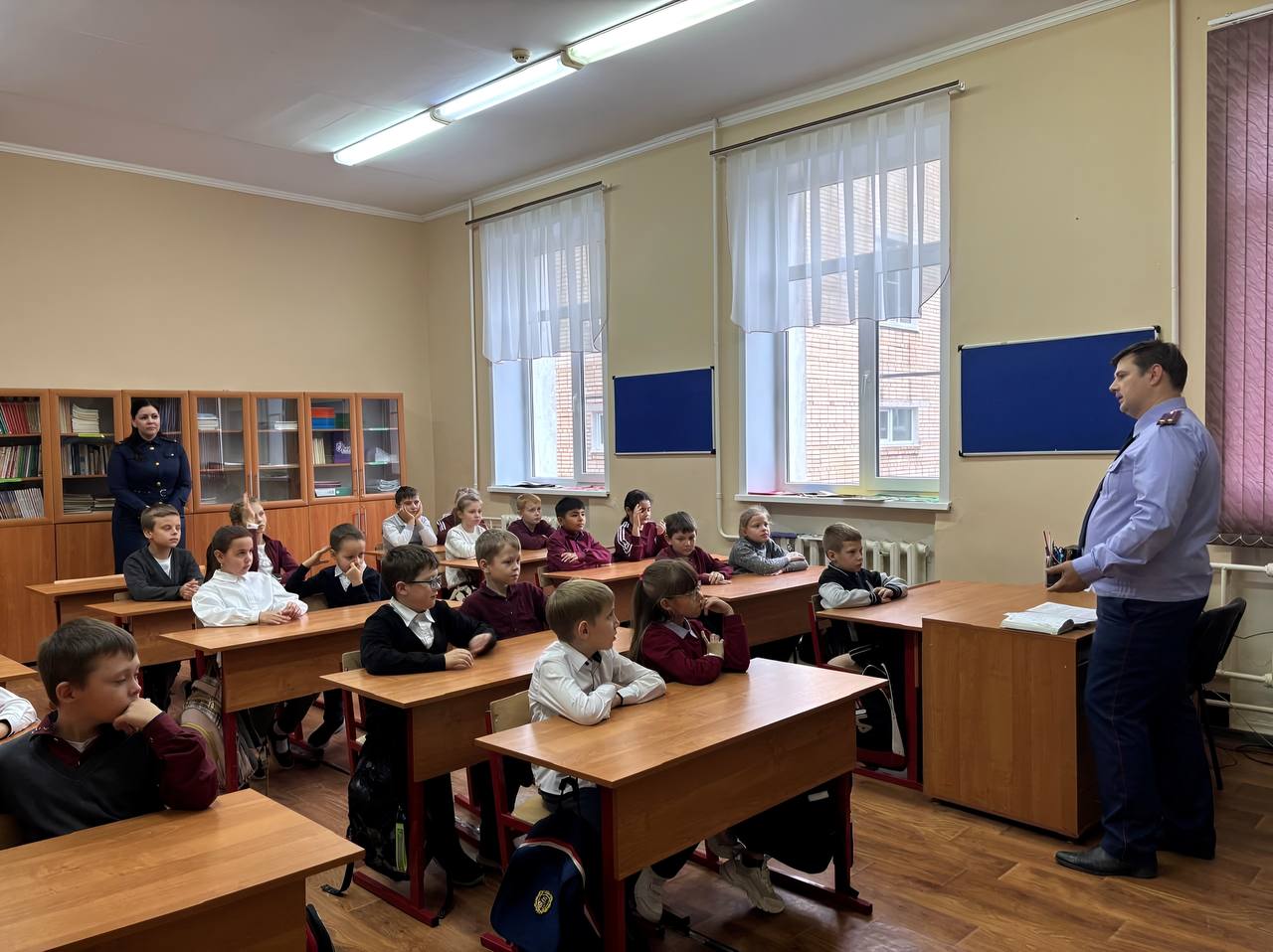 В преддверии Дня народного единства офицеры СК России провели познавательное мероприятие для школьников В преддверии Дня народного единства офицеры СК России провели познавательное мероприятие для школьников