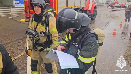 Как проходило учение огнеборцев МЧС России в здании торгово-развлекательного центра "Галактика"