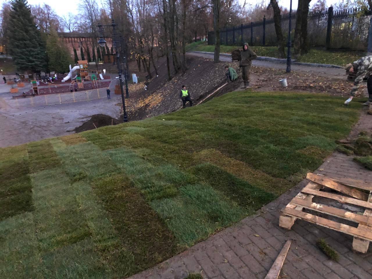 Александр Новиков: Дирекция парков ведет активные работы сразу на двух общественных пространствах города Александр Новиков: Дирекция парков ведет активные работы сразу на двух общественных пространствах города