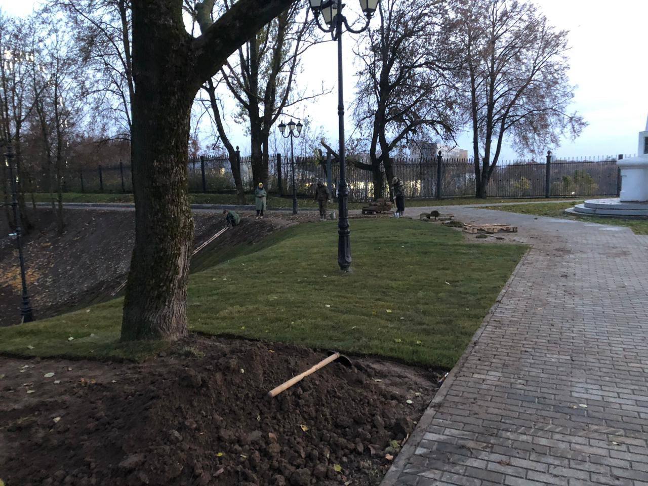 Александр Новиков: Дирекция парков ведет активные работы сразу на двух общественных пространствах города Александр Новиков: Дирекция парков ведет активные работы сразу на двух общественных пространствах города