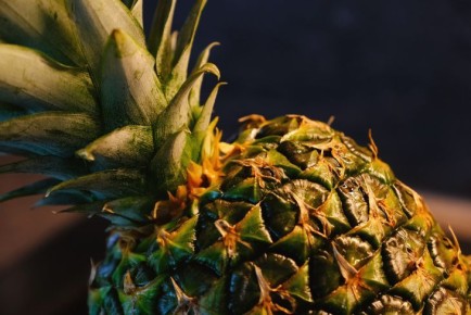 Как использовать ананас: рецепты салатов, которые можно приготовить, когда не хочется свежего фрукта