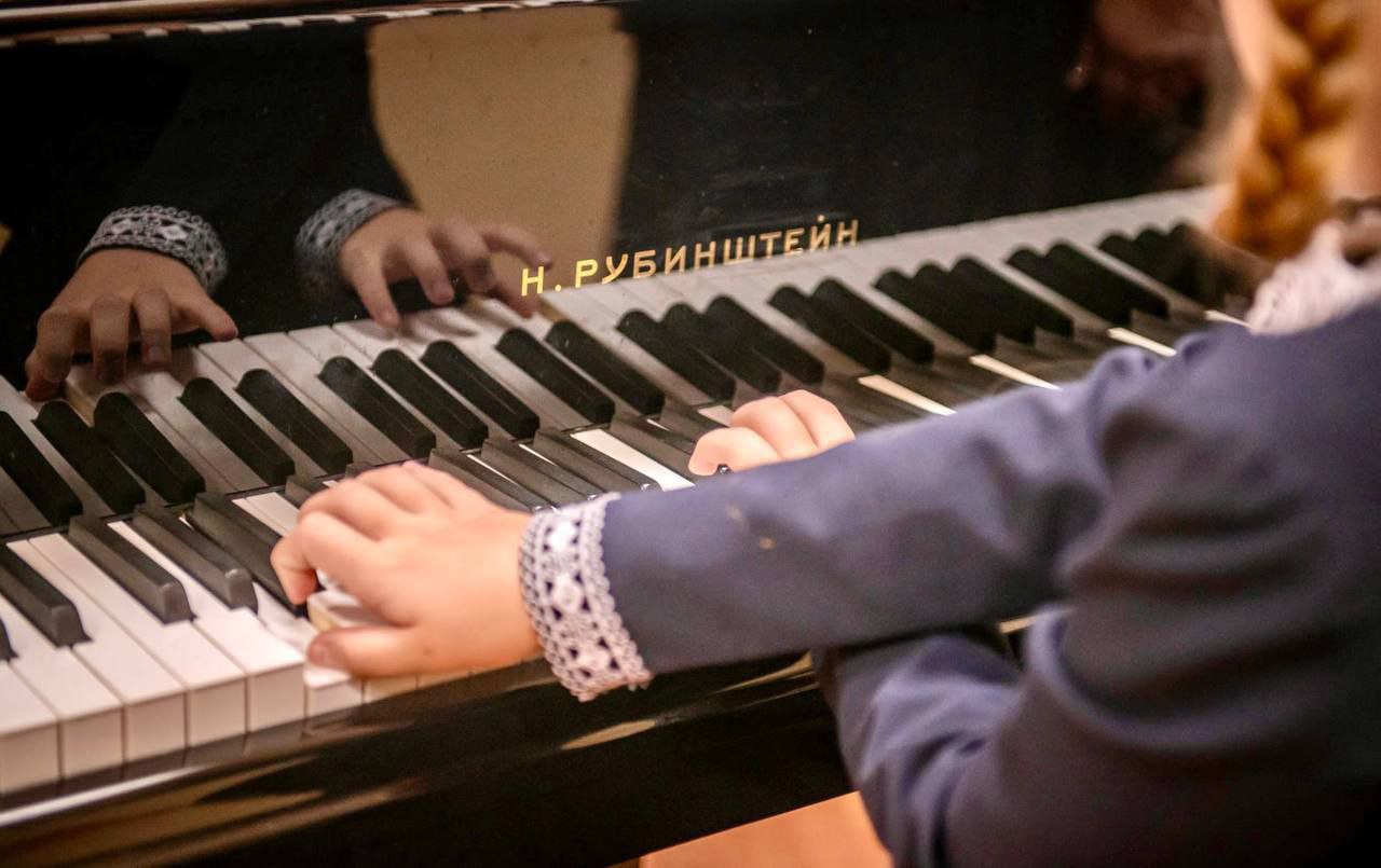 Восемь новых сотрудников приступили к работе в домах культуры, музеях, библиотеках, школах искусств муниципальных образований Смоленской области Восемь новых сотрудников приступили к работе в домах культуры, музеях, библиотеках, школах искусств муниципальных образований Смоленской области