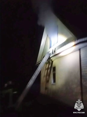 Пожар в селе Новодугино. Вчера вечером на переулке 2-й Пионерский в селе Новодугино произошел пожар в частном жилом доме