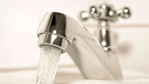 Не все бабушкины советы подойдут: вот как можно за секунду испортить хромированную сантехнику