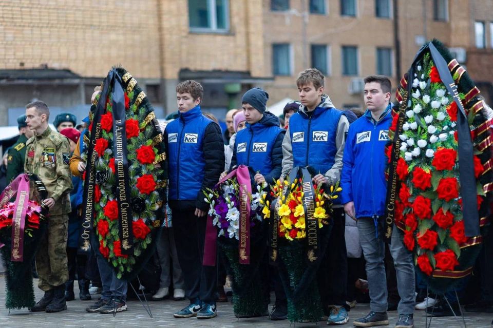 Александр Новиков: Сегодня на Братском кладбище прошло поистине историческое событие — впервые в нашем регионе в рамках партийного проекта «Единой России» «Защитникам Отечества посвящается...» мы предали земле останки 79... Александр Новиков: Сегодня на Братском кладбище прошло поистине историческое событие — впервые в нашем регионе в рамках партийного проекта «Единой России» «Защитникам Отечества посвящается...» мы предали земле останки 79...