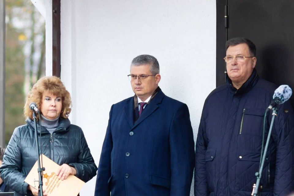 Александр Новиков: Сегодня на Братском кладбище прошло поистине историческое событие — впервые в нашем регионе в рамках партийного проекта «Единой России» «Защитникам Отечества посвящается...» мы предали земле останки 79... Александр Новиков: Сегодня на Братском кладбище прошло поистине историческое событие — впервые в нашем регионе в рамках партийного проекта «Единой России» «Защитникам Отечества посвящается...» мы предали земле останки 79...