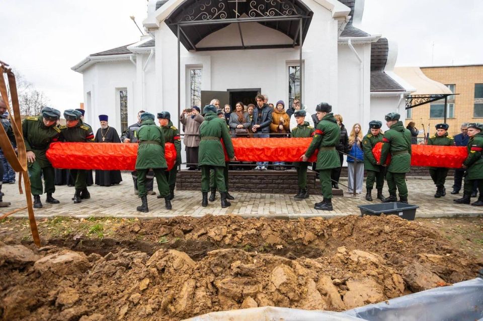 Александр Новиков: Сегодня на Братском кладбище прошло поистине историческое событие — впервые в нашем регионе в рамках партийного проекта «Единой России» «Защитникам Отечества посвящается...» мы предали земле останки 79... Александр Новиков: Сегодня на Братском кладбище прошло поистине историческое событие — впервые в нашем регионе в рамках партийного проекта «Единой России» «Защитникам Отечества посвящается...» мы предали земле останки 79...