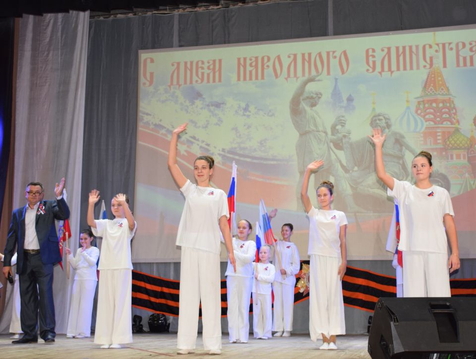 Артём Туров: С Днем народного единства! Артём Туров: С Днем народного единства!