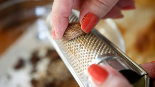 Так вот зачем нужна колючая сторона терки: хозяйки годами только зря ее пачкали