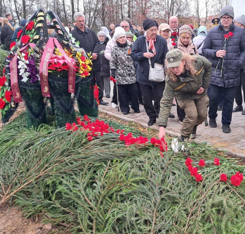 Поисковый отряд СУ СК России по Смоленской области "Следопыт" принял участие в церемонии перезахоронения останков солдат