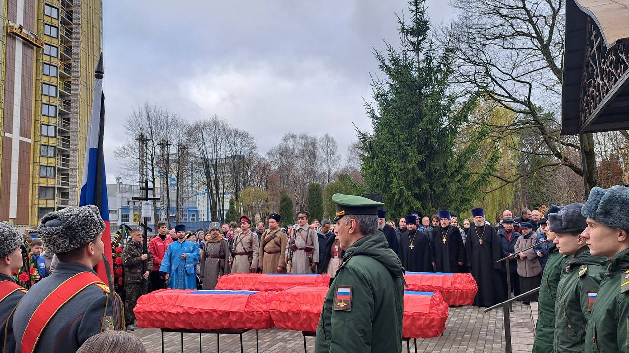 Поисковый отряд СУ СК России по Смоленской области "Следопыт" принял участие в церемонии перезахоронения останков солдат Поисковый отряд СУ СК России по Смоленской области "Следопыт" принял участие в церемонии перезахоронения останков солдат