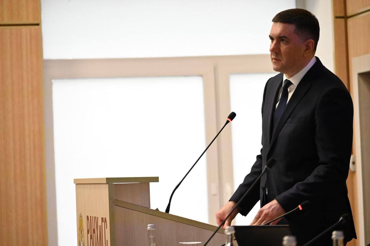 Роман Шередин представил доклад о цифровых сервисах управления государственным и муниципальным имуществом Роман Шередин представил доклад о цифровых сервисах управления государственным и муниципальным имуществом