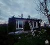 Пожар в деревне Черное. Вчера вечером в деревне Черное Вяземского округа пламя вспыхнуло под крышей частного жилого дома