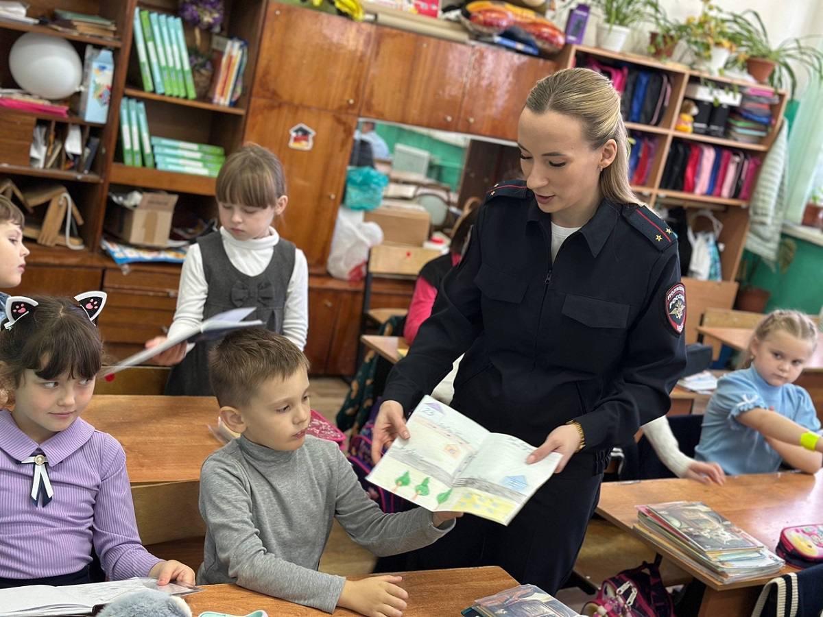 В Рославле для школьников проведена профилактическая акция «Засветись» В Рославле для школьников проведена профилактическая акция «Засветись»