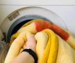 Как удобно постирать тяжелое одеяло: простой и эффективный метод