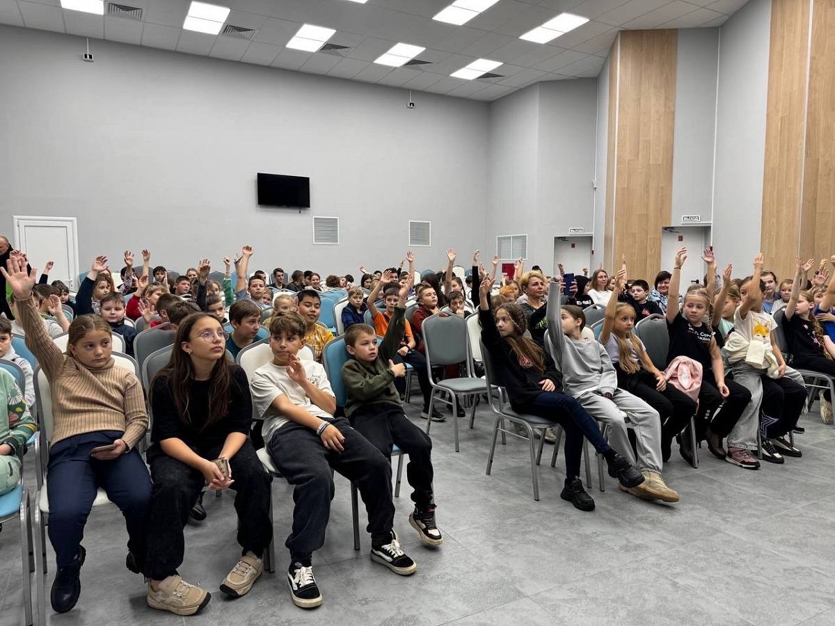 В социально-оздоровительном центре «Голоёвка» прошла акция «Осенние дороги. Дети. Безопасность» В социально-оздоровительном центре «Голоёвка» прошла акция «Осенние дороги. Дети. Безопасность»