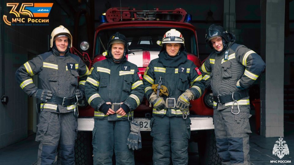#ЛицаМЧС. Хорошего дня желают пожарные 7 пожарно-спасательной части! @mchs_smolensk