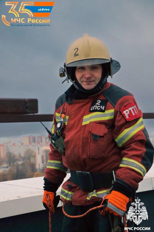 #ЛицаМЧС. Доброго утра желает старший инструктор газодымозащитной службы 2 специализированной пожарно-спасательной части Александр Козлов